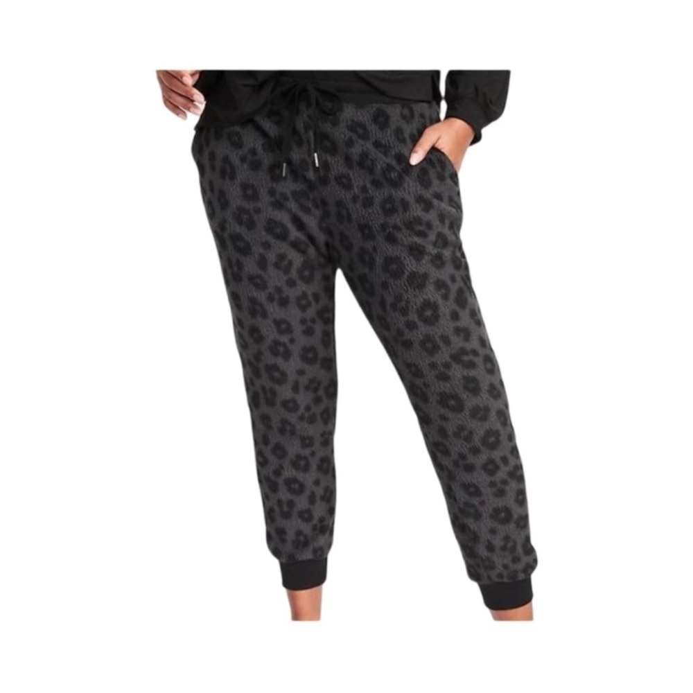 Old Navy Mid Rise Vintage Sherpa Leopard Print Sweatpants NWOT Size M
